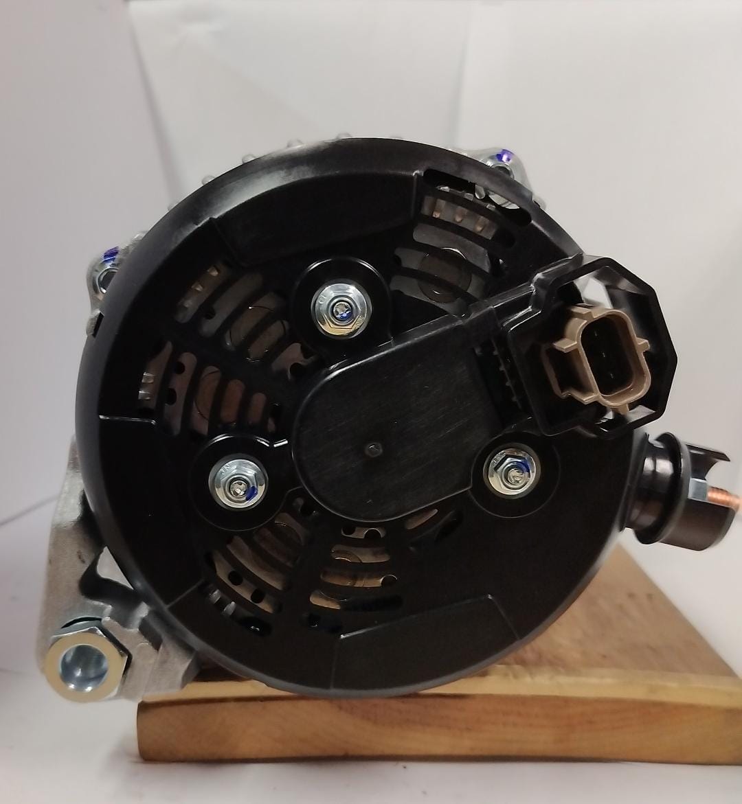Alternator V-10 Mobility PLUS 200A 104082R